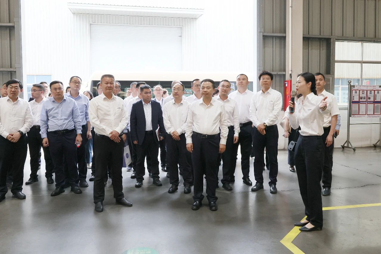 天能控股集团党委书记、董事长张天任率队到访星际官网注册智能