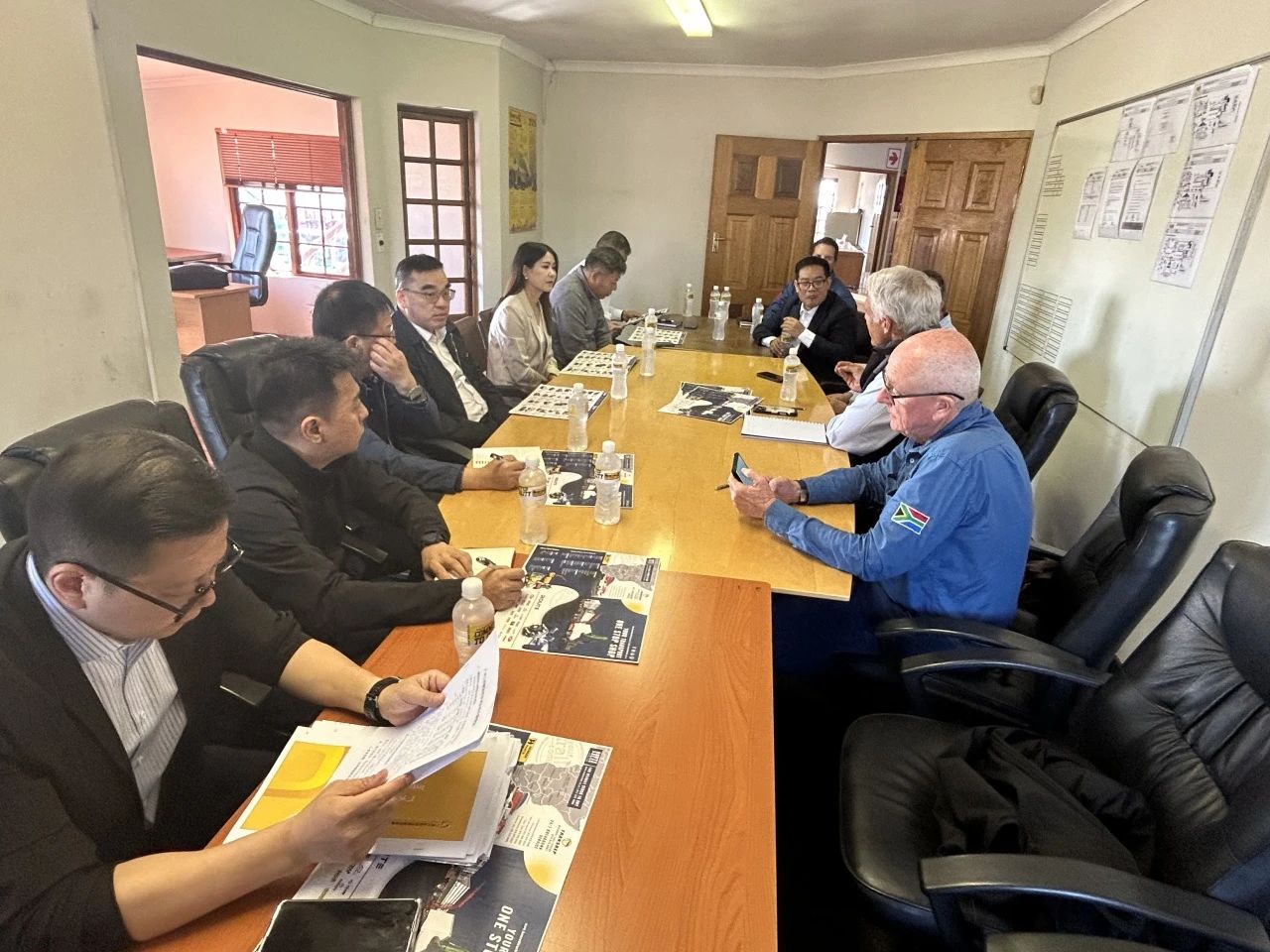 广州工控集团总经理王福铸率队考察星际官网注册智能南非子公司