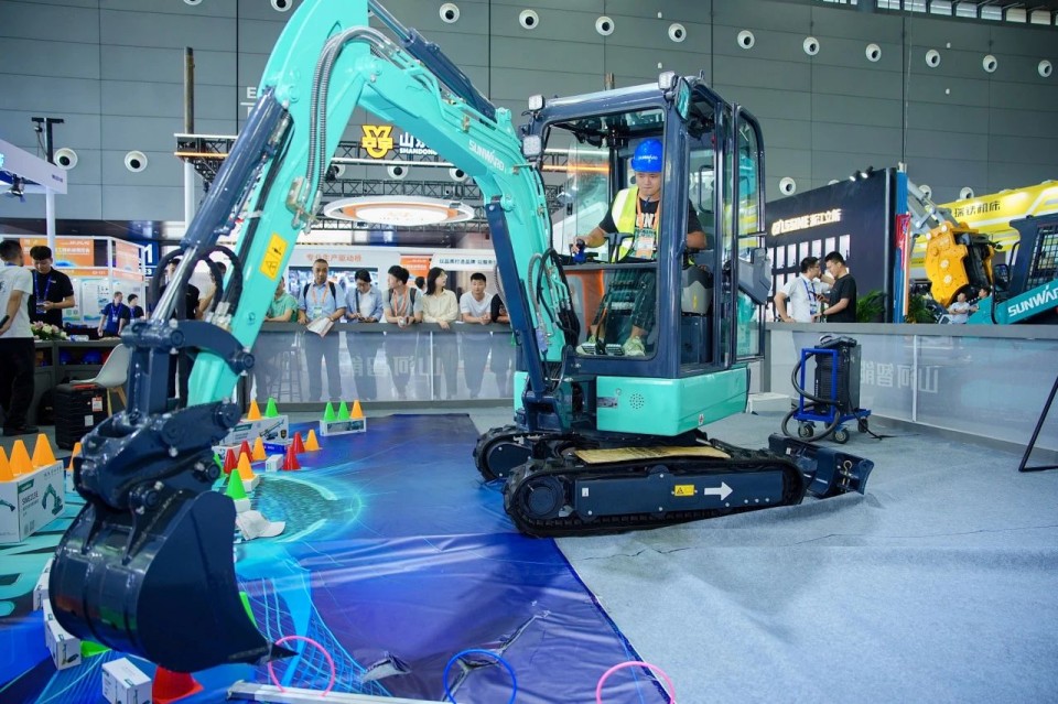 2025 CICEE | 从单一工具迈向多元化解决方案，星际官网注册智能呈现非凡挖掘机风采