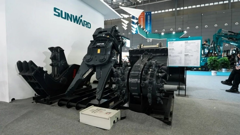 2025 CICEE | 从单一工具迈向多元化解决方案，星际官网注册智能呈现非凡挖掘机风采