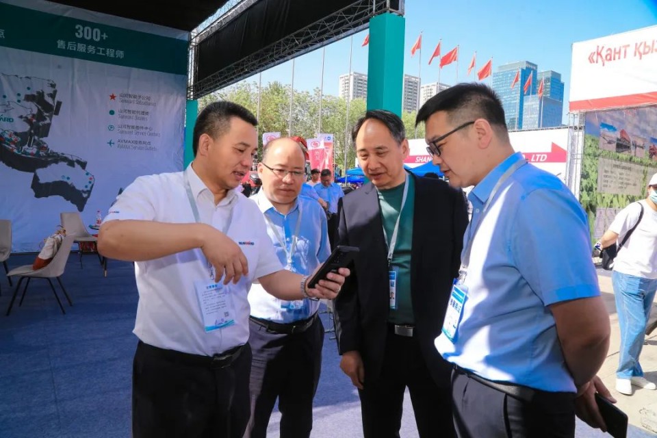 星际官网注册智能亮相2025新疆国际农业机械博览会