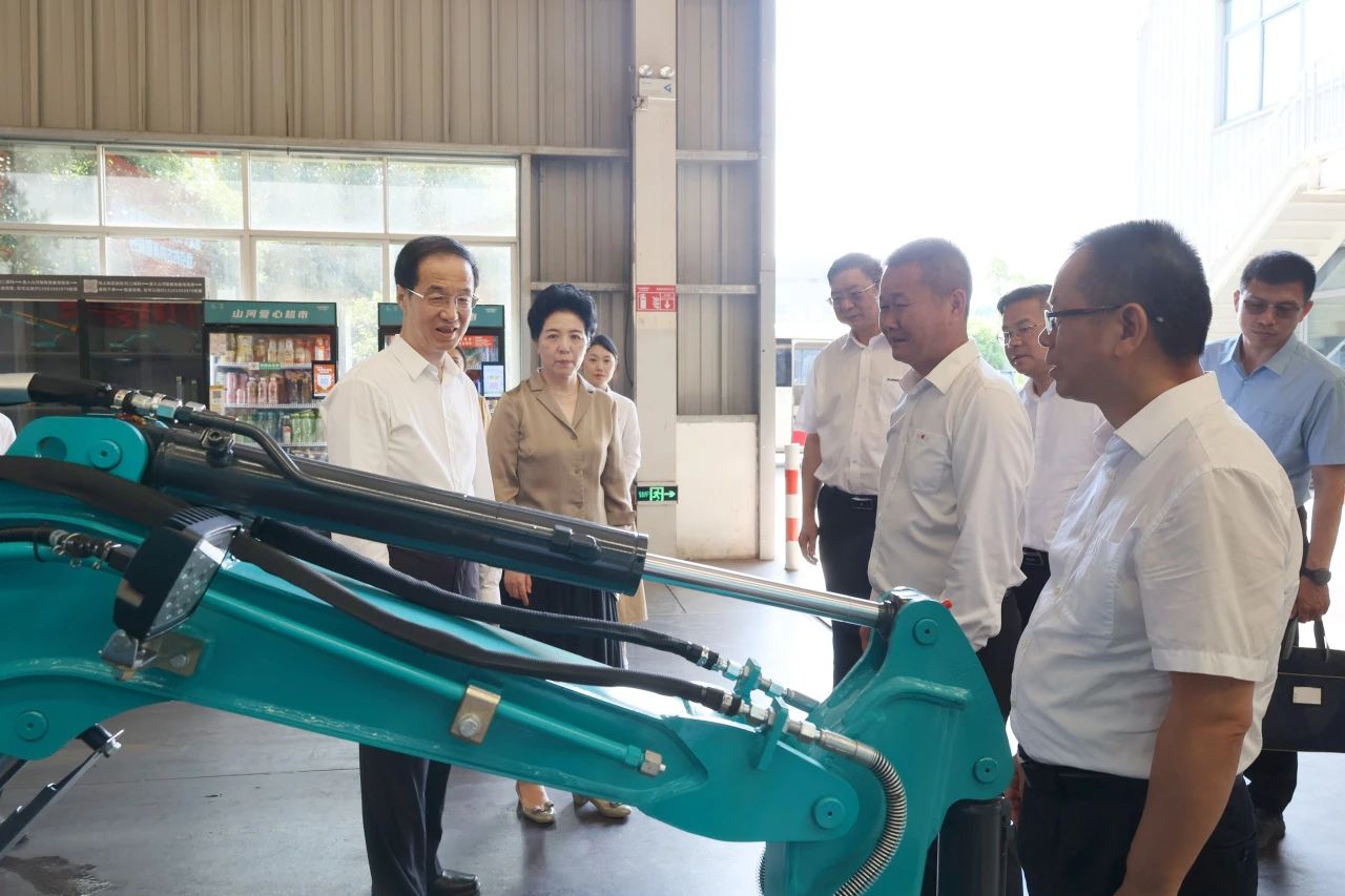 吉林省人大常委会党组书记、副主任高广滨调研星际官网注册智能