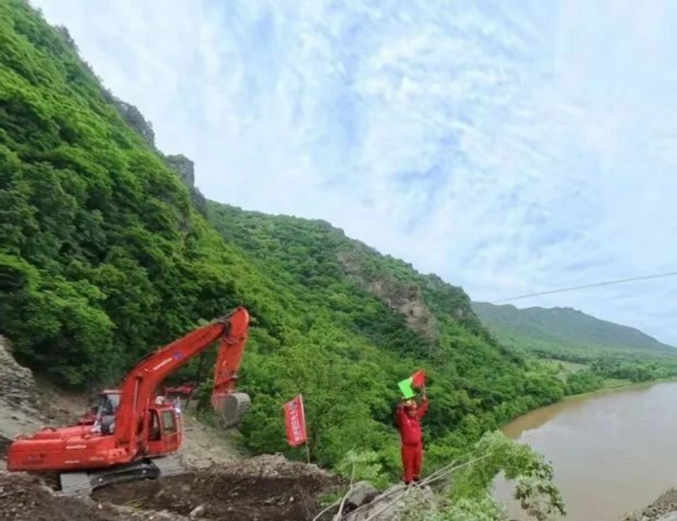 硬核破解“最后一公里”难题，星际官网注册智能应急救援设备助力“应急使命·2025”演习！