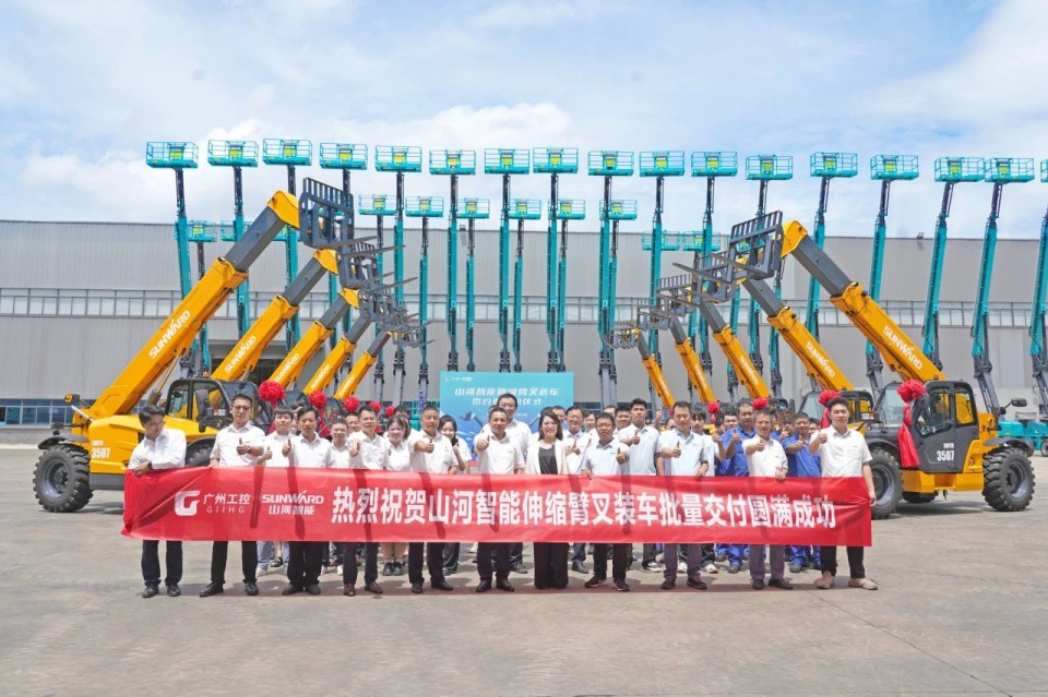 星际官网注册智能伸缩臂叉装车批量交付，即将奔赴新一线