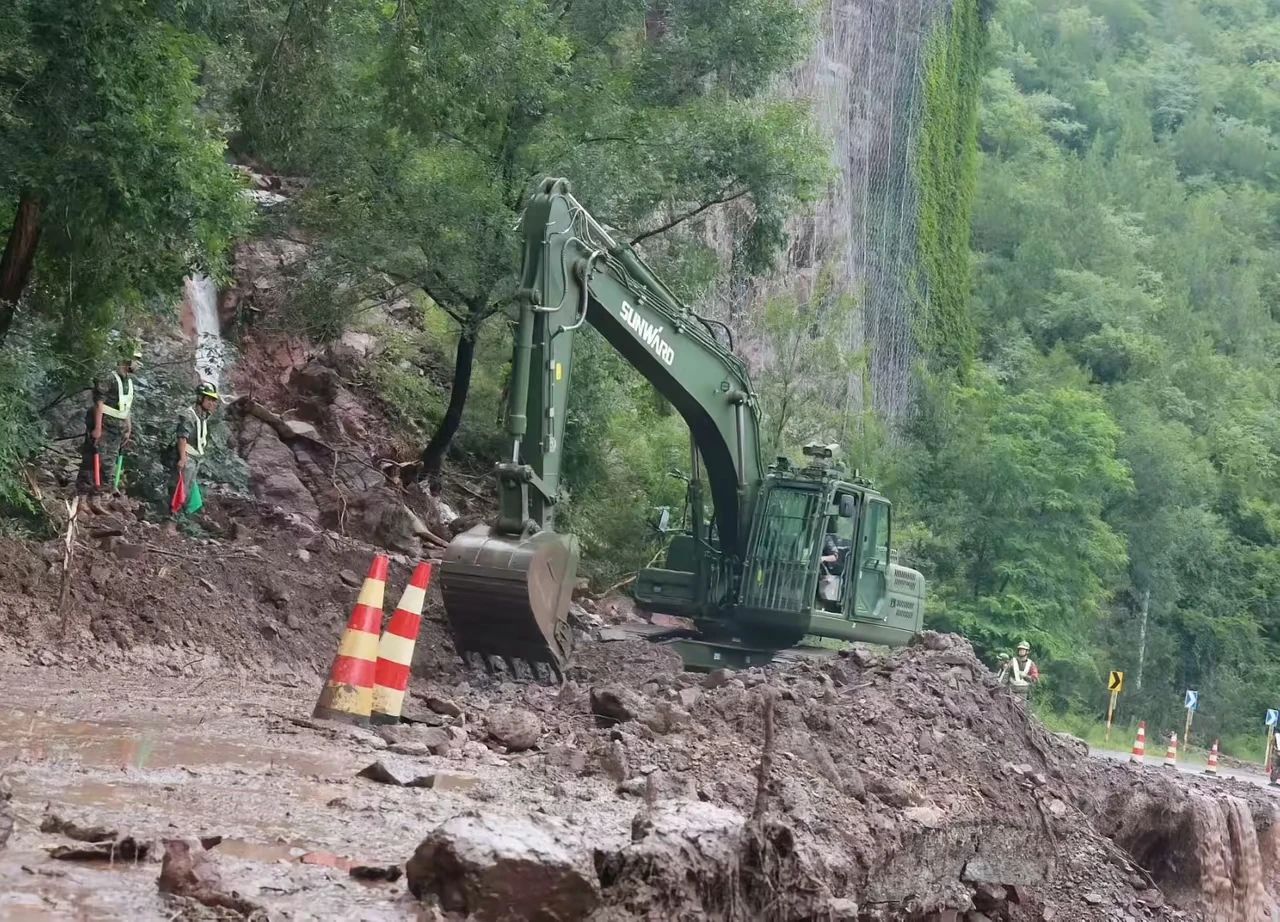 关注!星际官网注册智能应急救援装备助力武警冲锋北京暴雨抢险救灾一线!