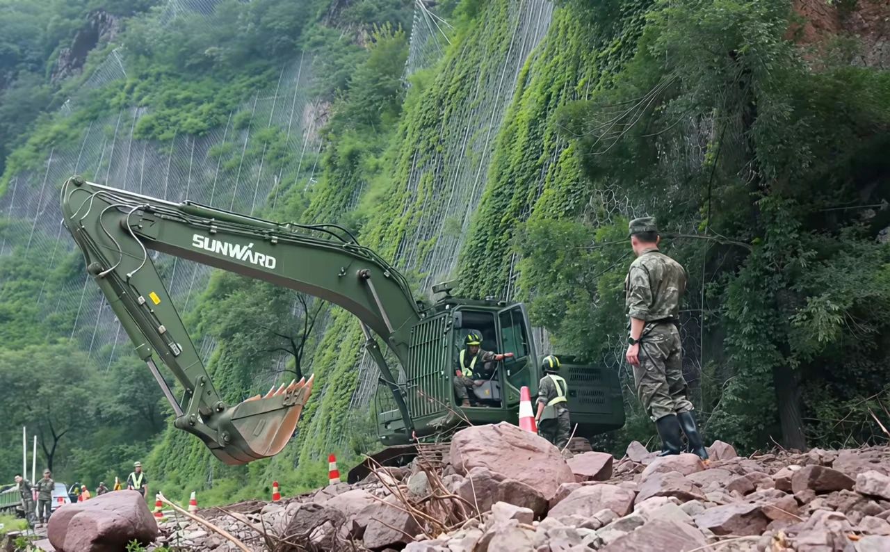 关注!星际官网注册智能应急救援装备助力武警冲锋北京暴雨抢险救灾一线!