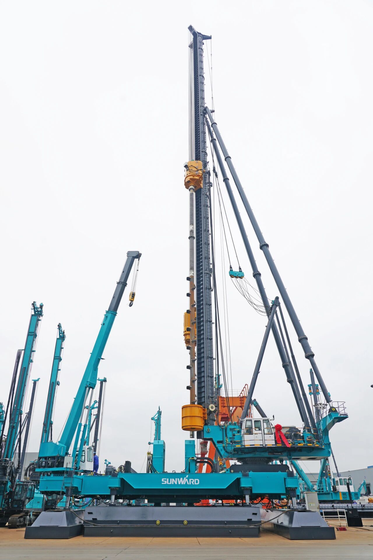 破局深基施工!星际官网注册智能搅拌中掘植桩一体机重磅交付