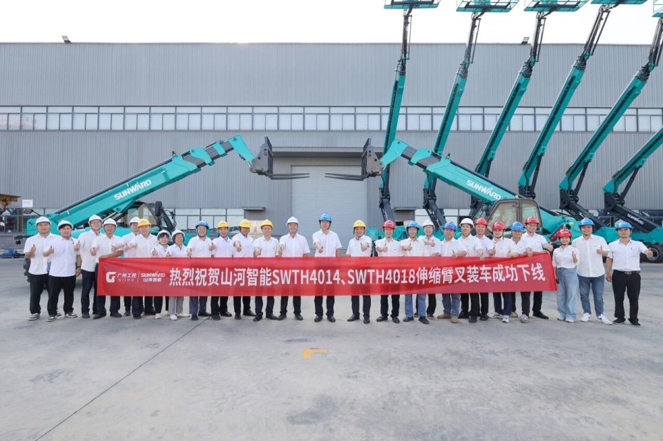 高端机型“双箭齐发”!星际官网注册智能两款伸缩臂叉装车成功下线