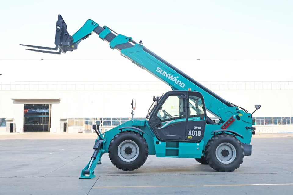 高端机型“双箭齐发”!星际官网注册智能两款伸缩臂叉装车成功下线