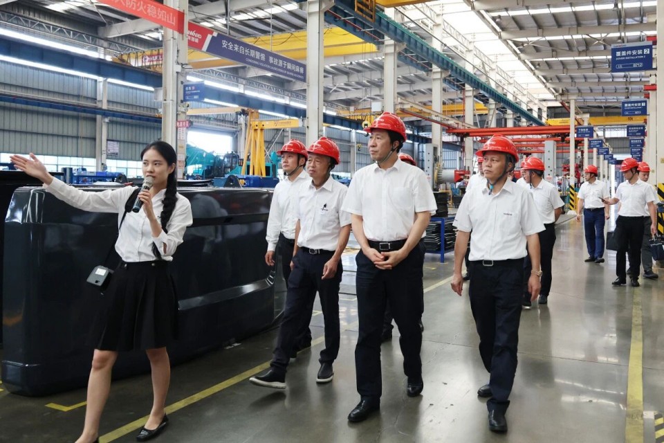 中国煤炭地质总局局长马刚到访星际官网注册智能,共谋绿色智能矿山装备发展新路径